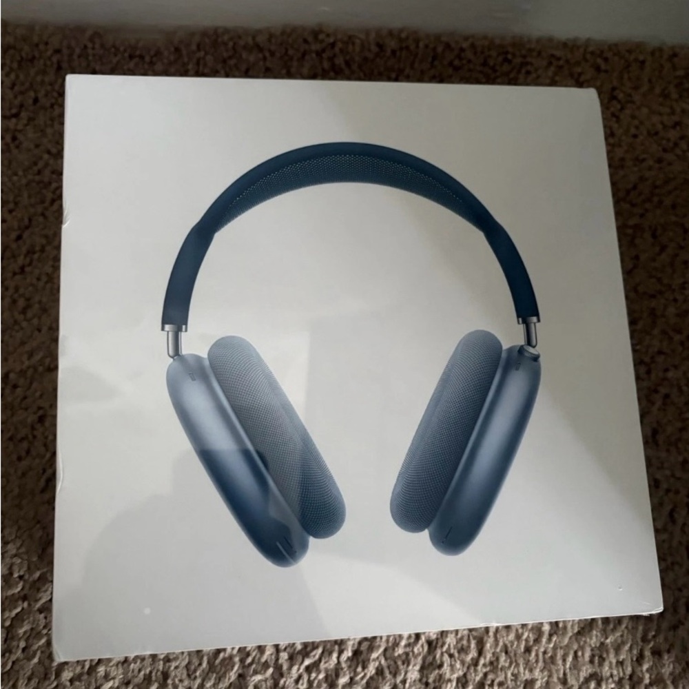 Apple AirPods Max in Sleek Blue Finish